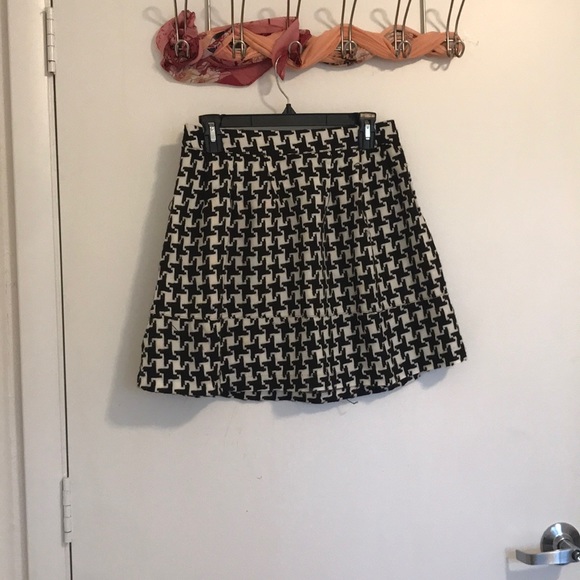 Houndstooth Skirt - Picture 1 of 4
